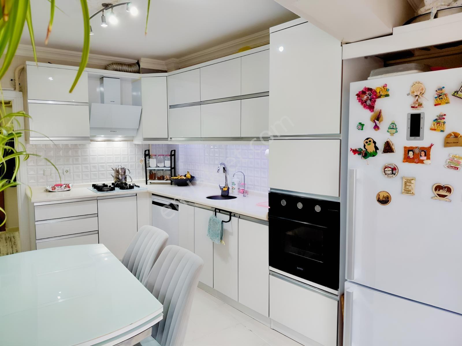 Yenidoğan Mah. Ana Cadde Üzerinde Satılık 3+1 Daire — fotoğraf 3