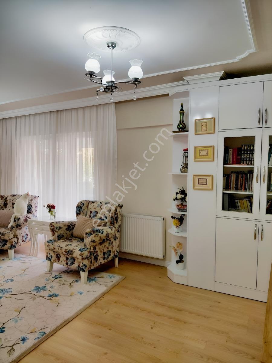 Yenidoğan Mah. Ana Cadde Üzerinde Satılık 3+1 Daire — fotoğraf 9