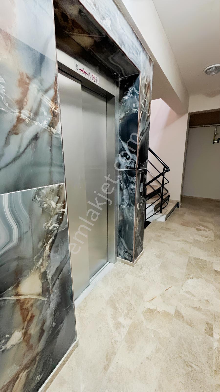 Yariş Okulu Yakın - Lüx Dubleks -teraslı 3+1=140m2 Satılık Daire — fotoğraf 6