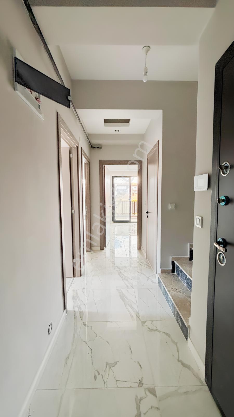 Yariş Okulu Yakın - Lüx Dubleks -teraslı 3+1=140m2 Satılık Daire — fotoğraf 7