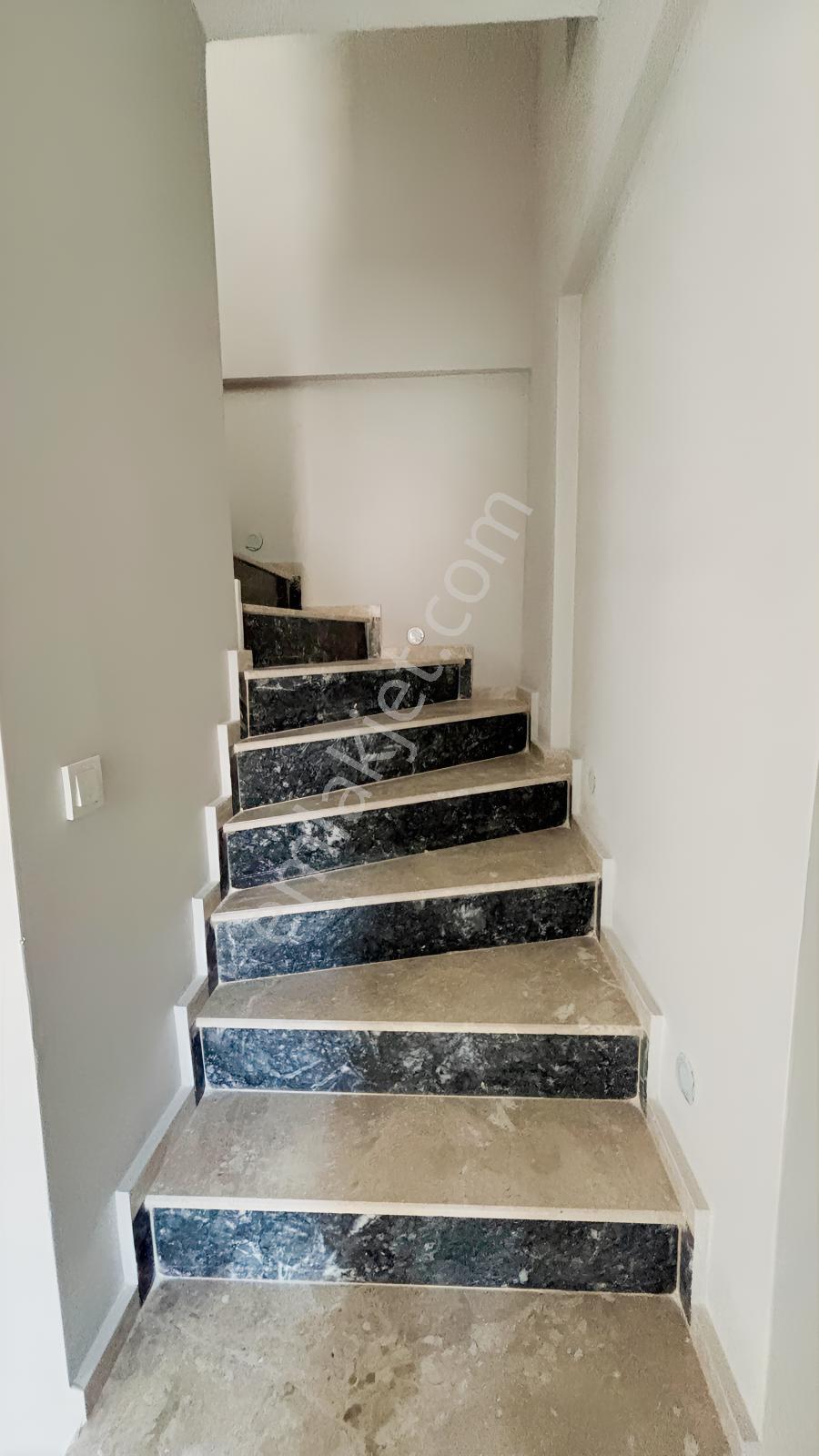 Yariş Okulu Yakın - Lüx Dubleks -teraslı 3+1=140m2 Satılık Daire — fotoğraf 18