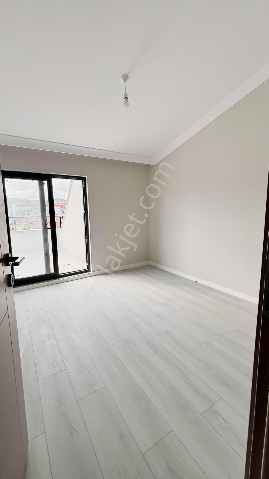 Yariş Okulu Yakın - Lüx Dubleks -teraslı 3+1=140m2 Satılık Daire — fotoğraf 20