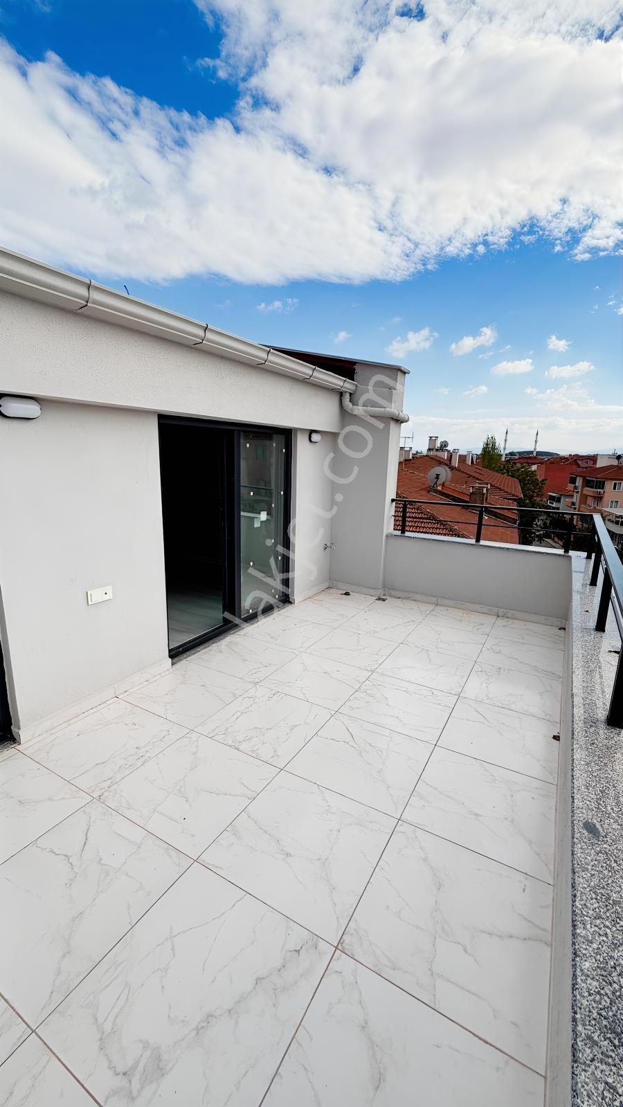 Yariş Okulu Yakın - Lüx Dubleks -teraslı 3+1=140m2 Satılık Daire — fotoğraf 22