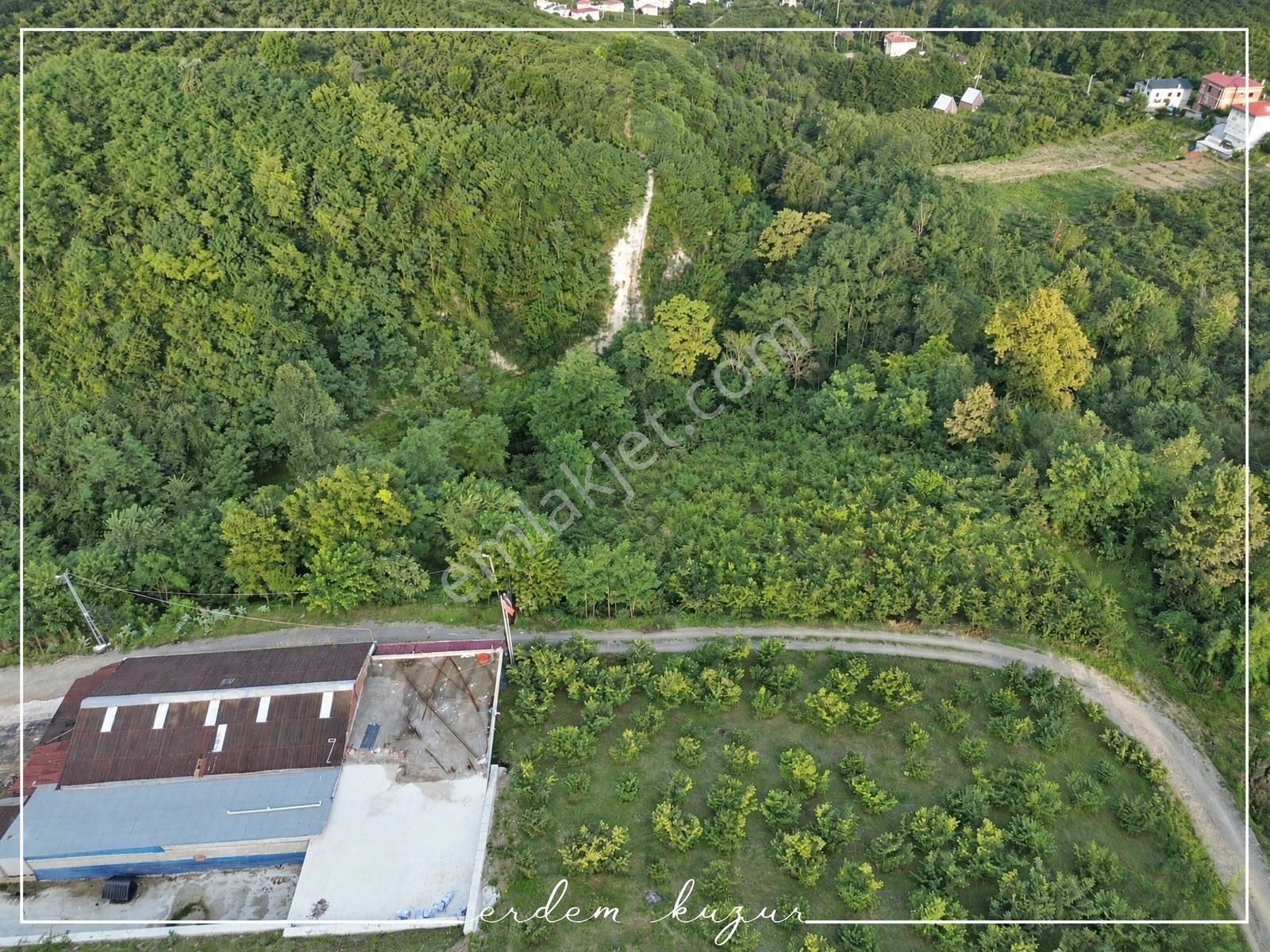 Trabzon Akçaabat Derecik Uğurlu'da Satılık 1.480 M2 Arazi — fotoğraf 2