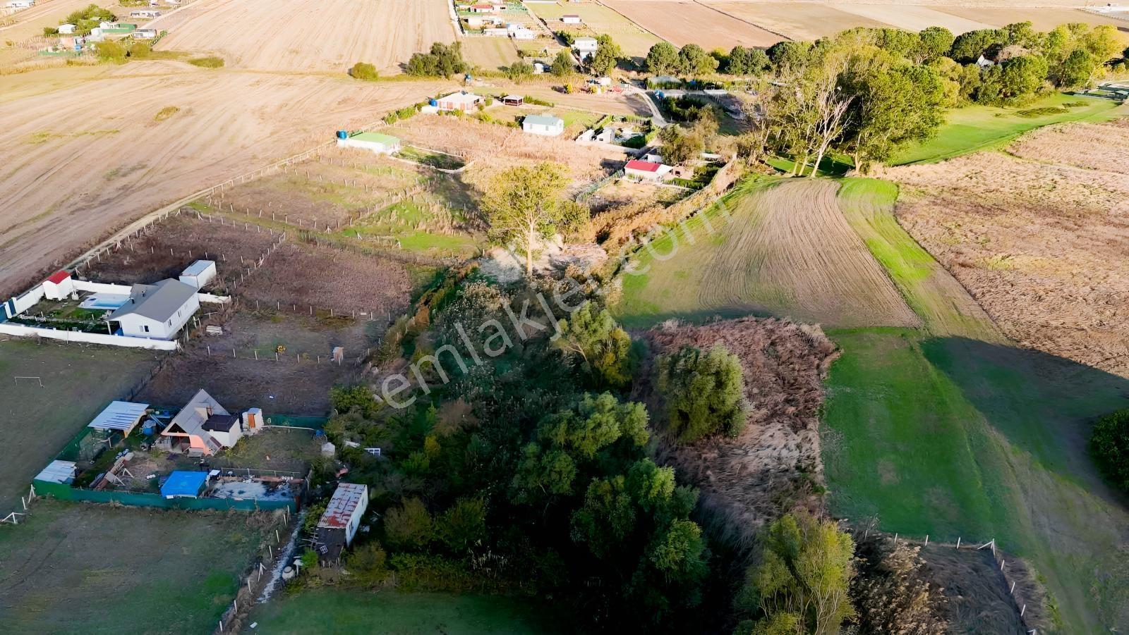 Çatalca İzzettinde 300 M² Kullanımlı, 384 M² Tapu Hisseli Arazi — fotoğraf 2