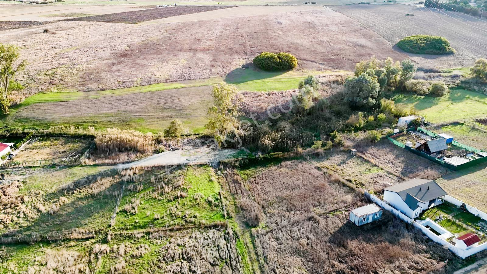 Çatalca İzzettinde 300 M² Kullanımlı, 384 M² Tapu Hisseli Arazi — fotoğraf 4