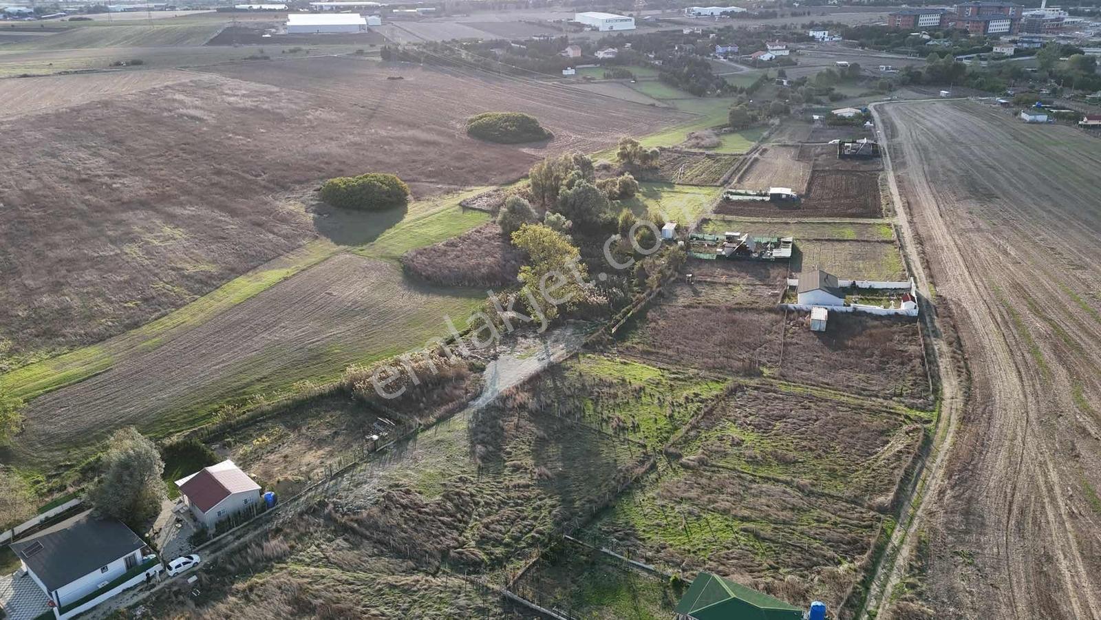 Çatalca İzzettinde 300 M² Kullanımlı, 384 M² Tapu Hisseli Arazi — fotoğraf 13