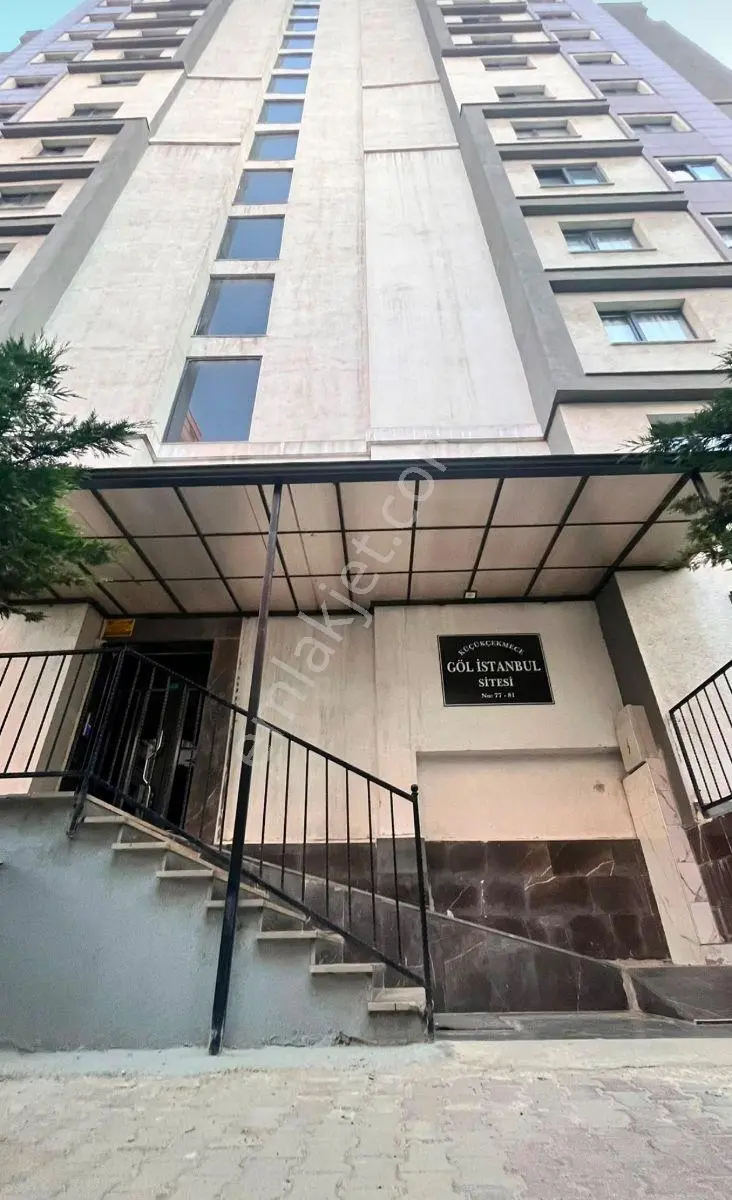 Emlak72'den İstanbul Küçükçekmece Göl Manzaralı Satılık Daire — fotoğraf 21