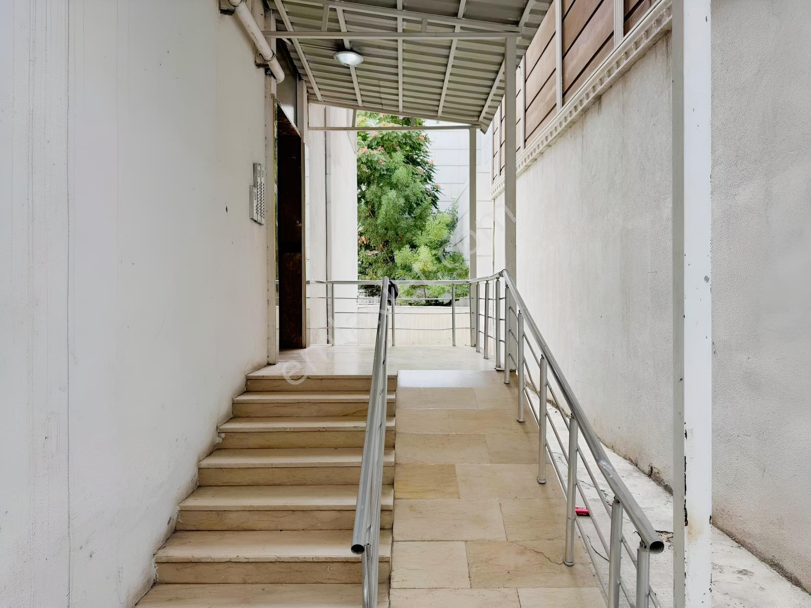 Şerefiye Mahallesinde Satılık 1+1 Daire — fotoğraf 11