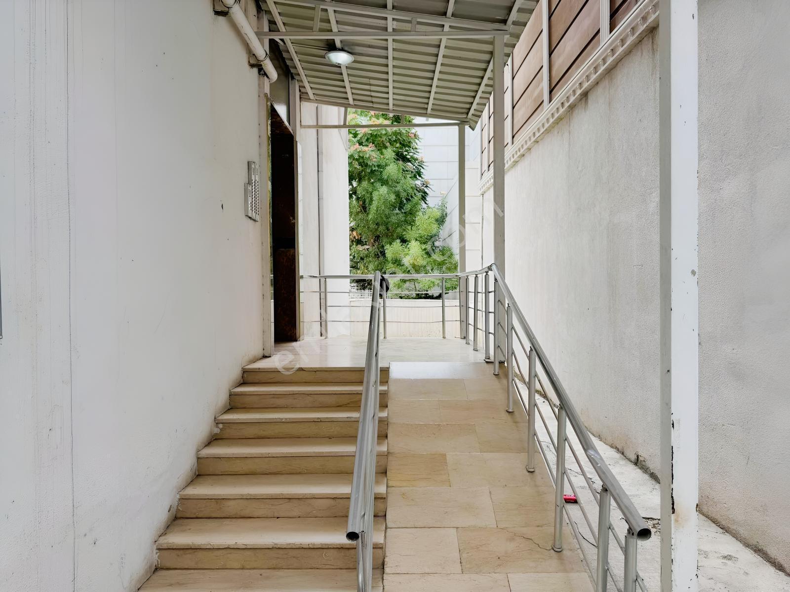 Şerefiye Mahallesinde Satılık 1+1 Daire — fotoğraf 12