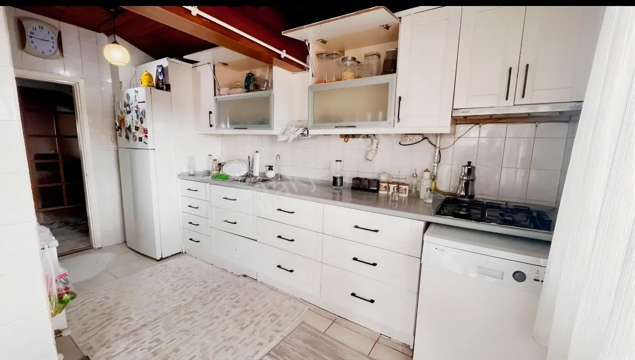 Emlak 72'den Yenibosna'da 140 M2 Teraslı 2+1 Satılık Daire — fotoğraf 9