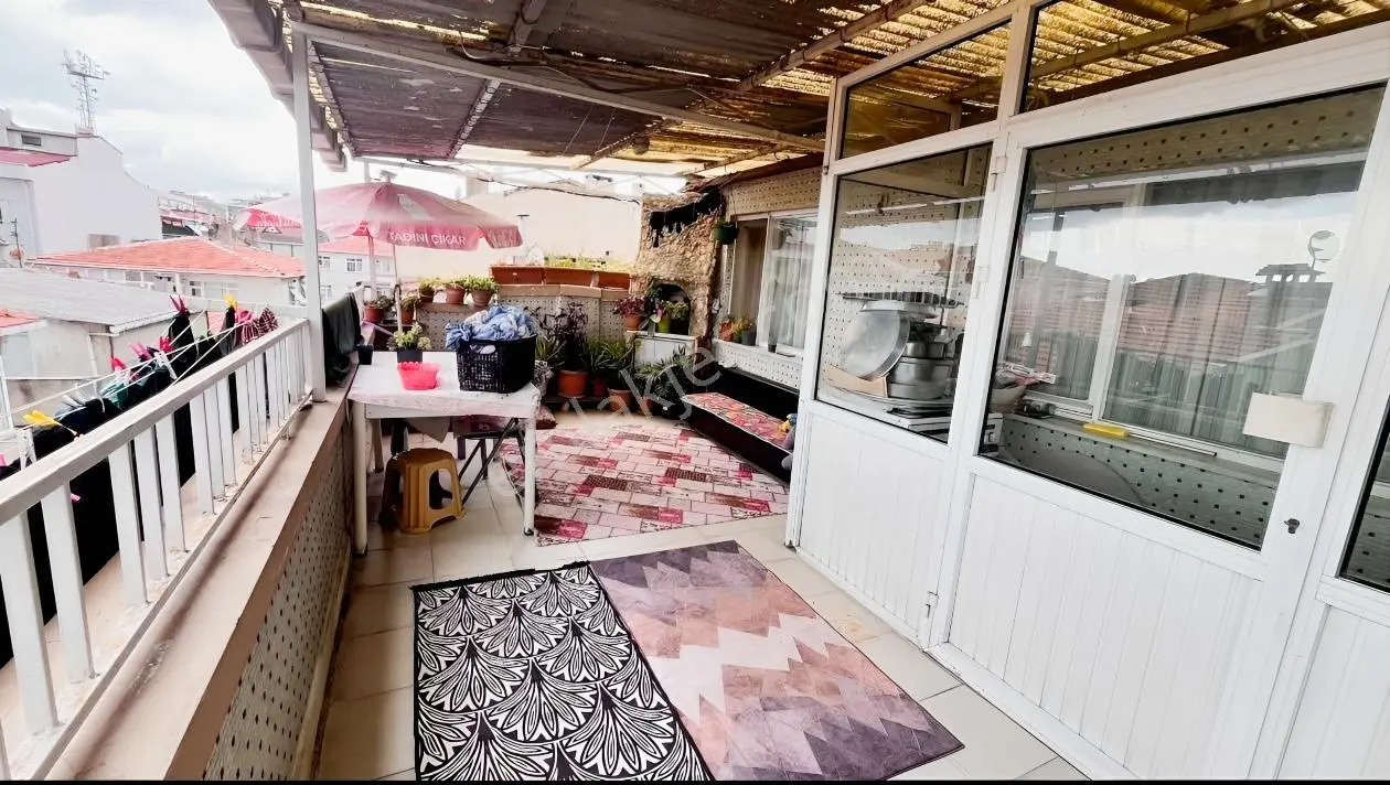 Emlak 72'den Yenibosna'da 140 M2 Teraslı 2+1 Satılık Daire — fotoğraf 13