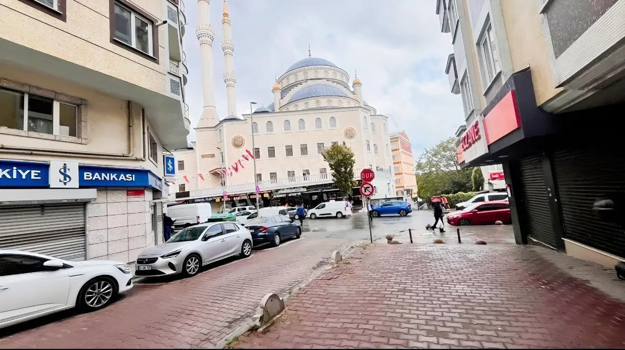 Emlak 72'den Yenibosna'da 140 M2 Teraslı 2+1 Satılık Daire — fotoğraf 18