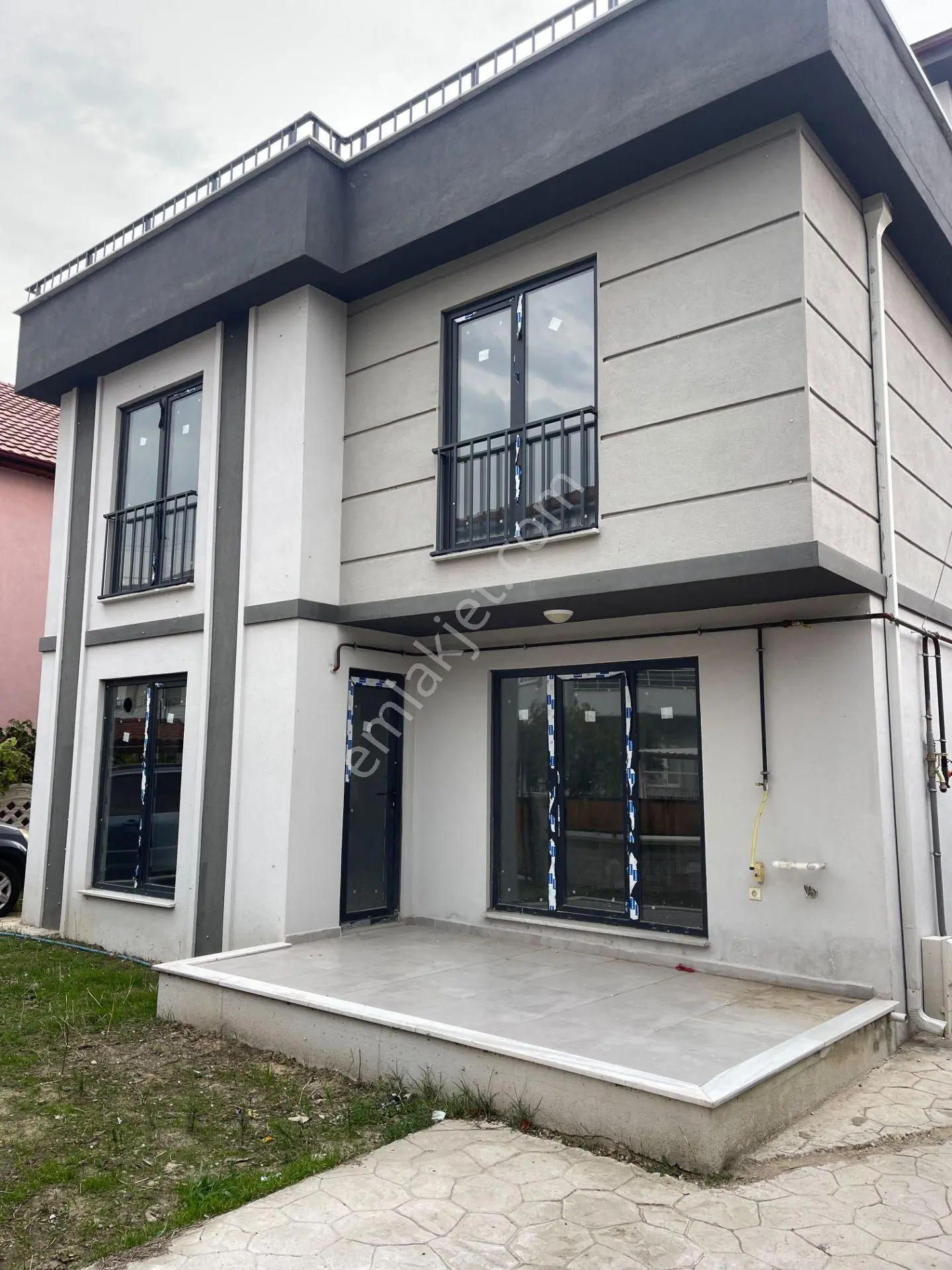 Sakarya Geyve'De Garajlı, Ayrı Mutfaklı 4+1 Lüks Tripleks Villa