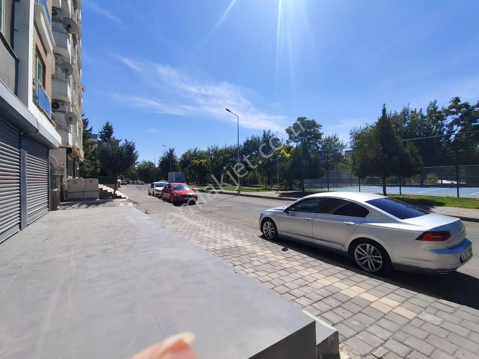Emlak 72 Den Merkezi Konumda 1+1 Acil Satılık Daire — fotoğraf 3