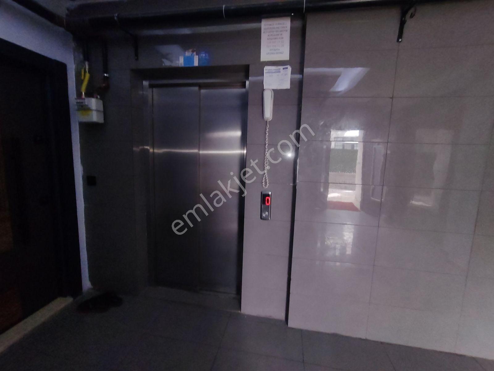 Emlak 72 Den Merkezi Konumda 1+1 Acil Satılık Daire — fotoğraf 10