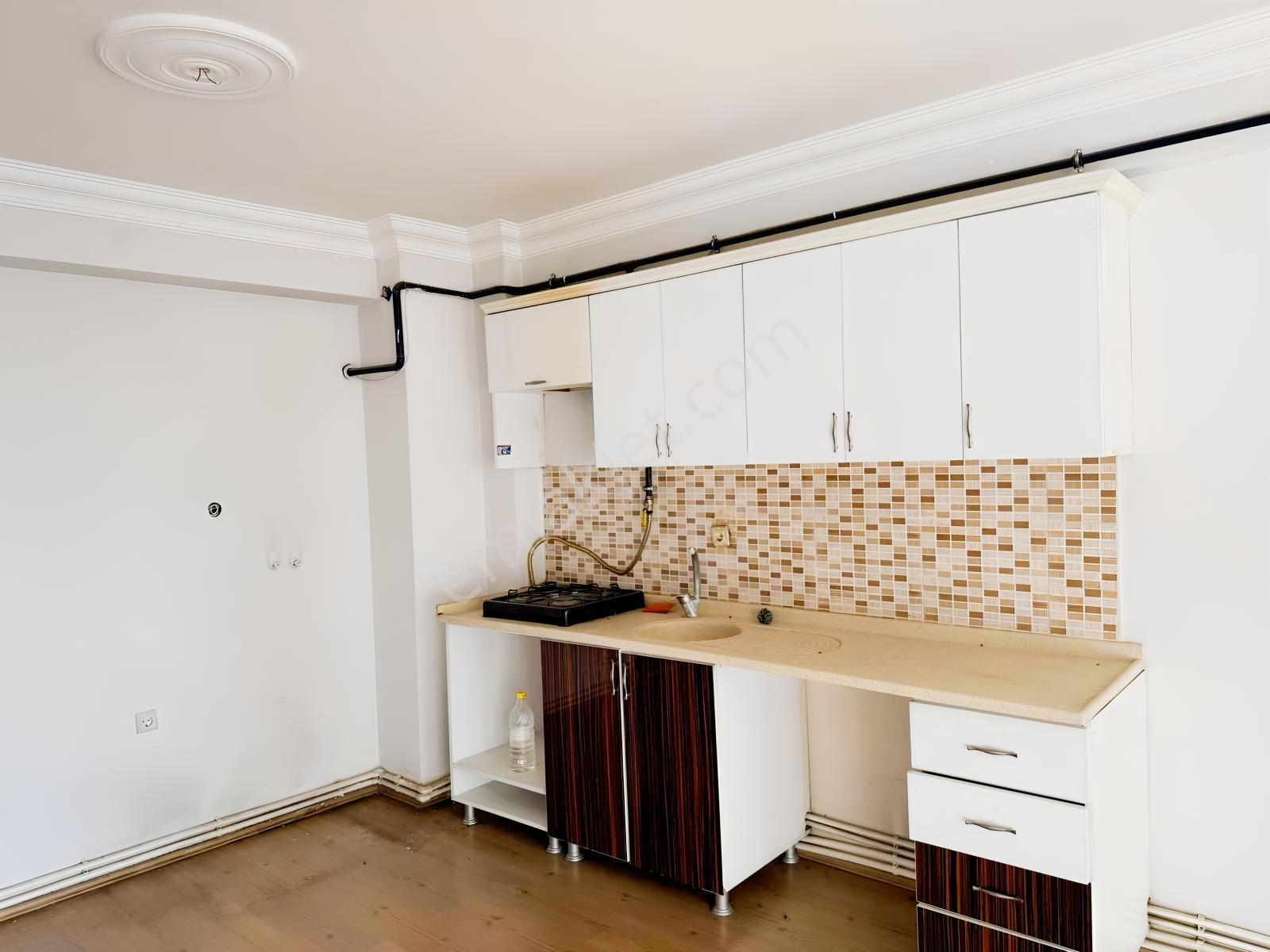 Vali Mithat Bey Mahallesinde Satılık 1+1 Daire — fotoğraf 20