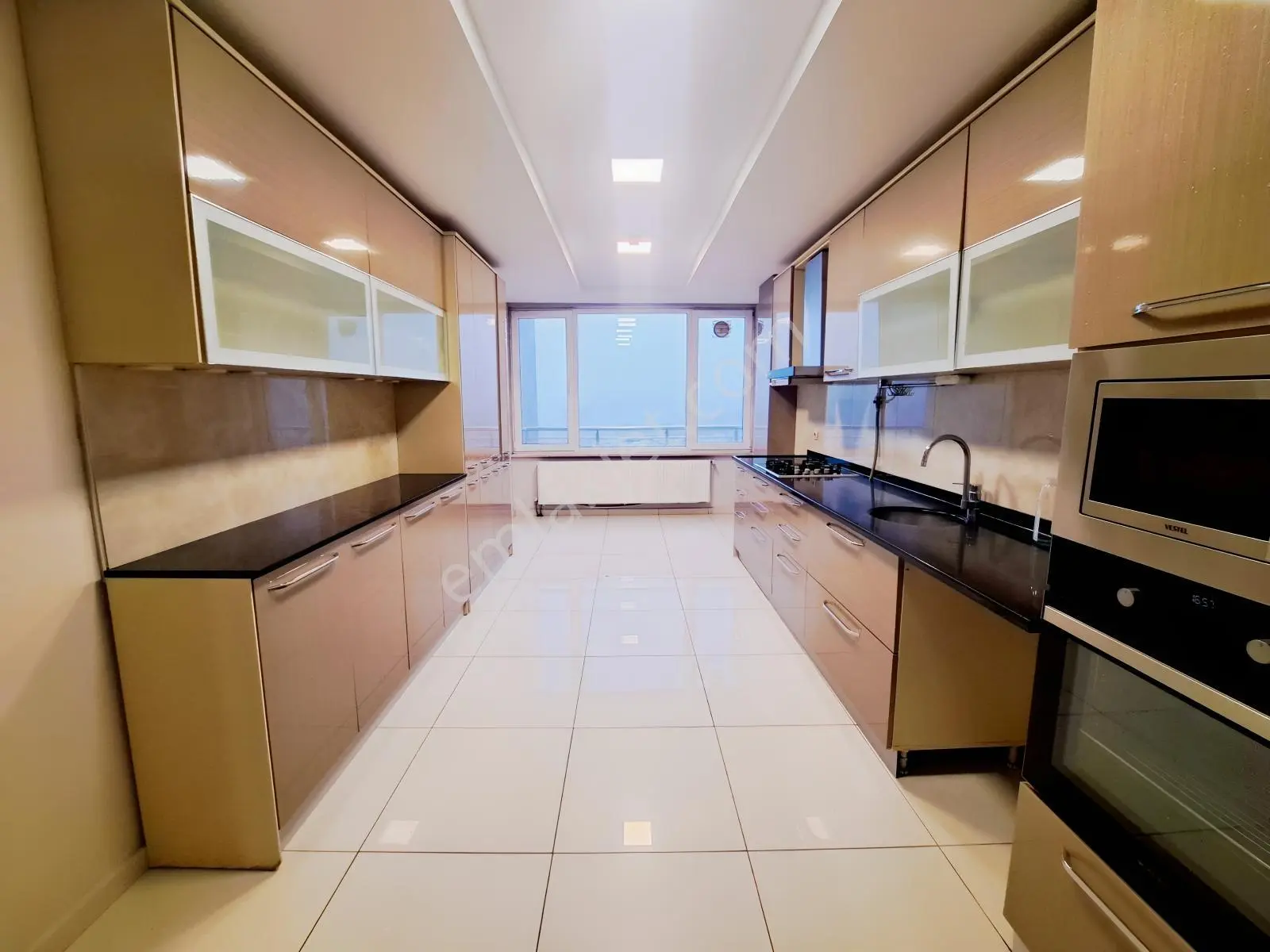 Atakent / Orkide 1 Sitesi / Tadilatlı Satılık 4+1 / 200 M² / Boş