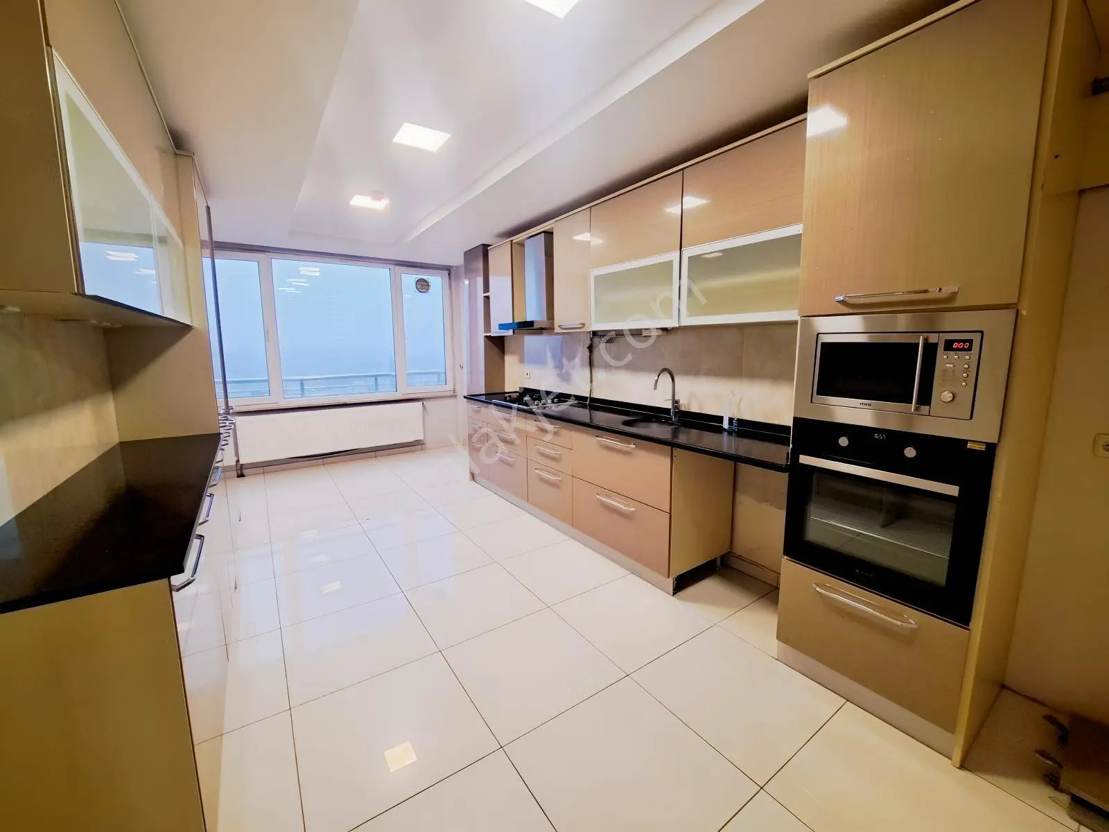Atakent / Orkide 1 Sitesi / Tadilatlı Satılık 4+1 / 200 M² / Boş — fotoğraf 2