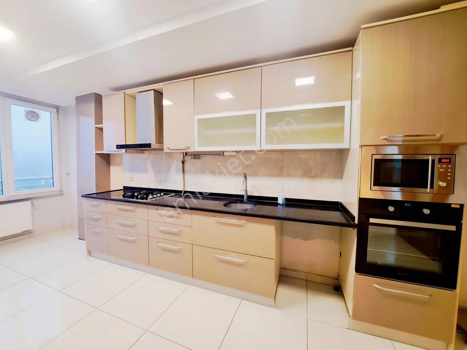 Atakent / Orkide 1 Sitesi / Tadilatlı Satılık 4+1 / 200 M² / Boş — fotoğraf 3