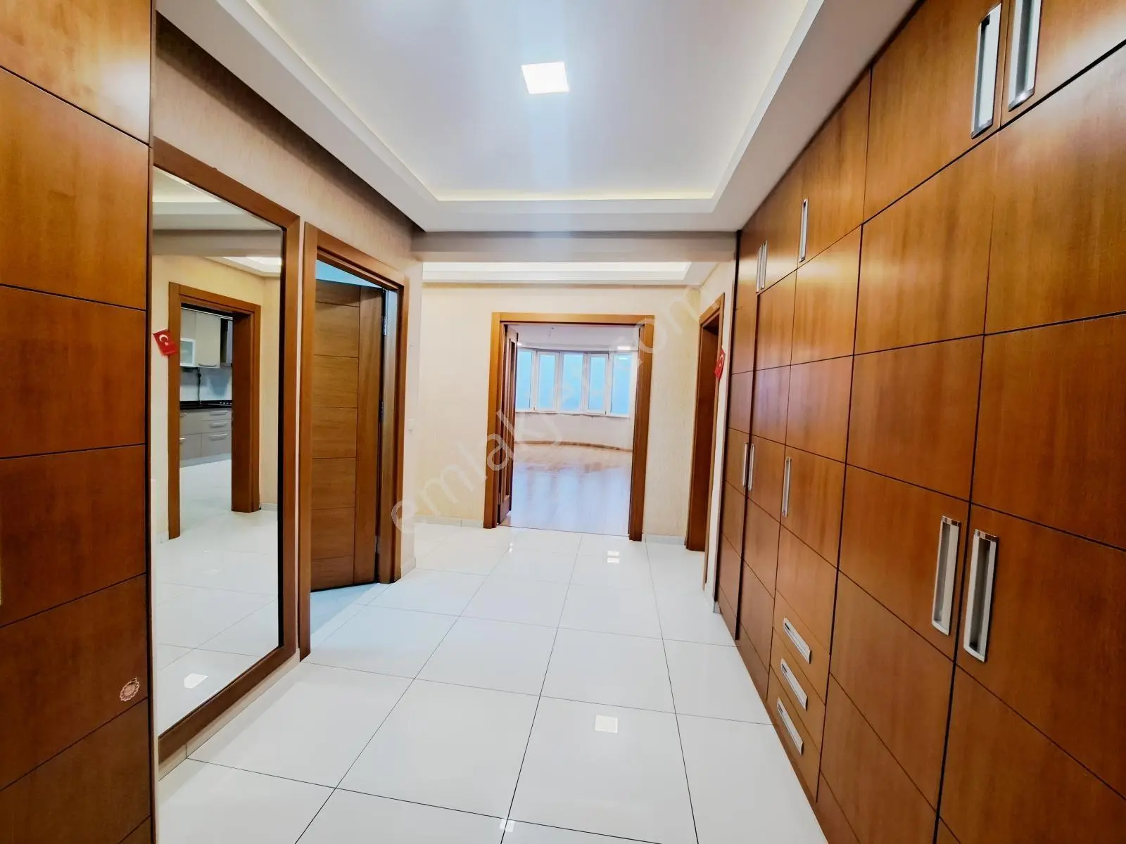 Atakent / Orkide 1 Sitesi / Tadilatlı Satılık 4+1 / 200 M² / Boş — fotoğraf 8