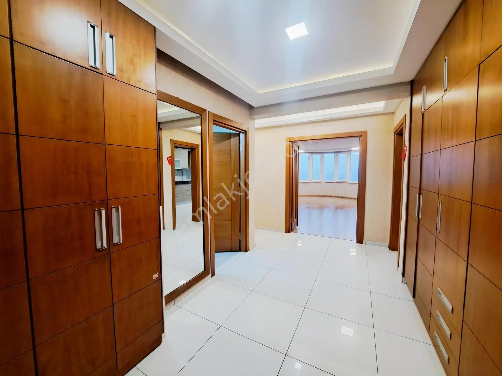Atakent / Orkide 1 Sitesi / Tadilatlı Satılık 4+1 / 200 M² / Boş — fotoğraf 9