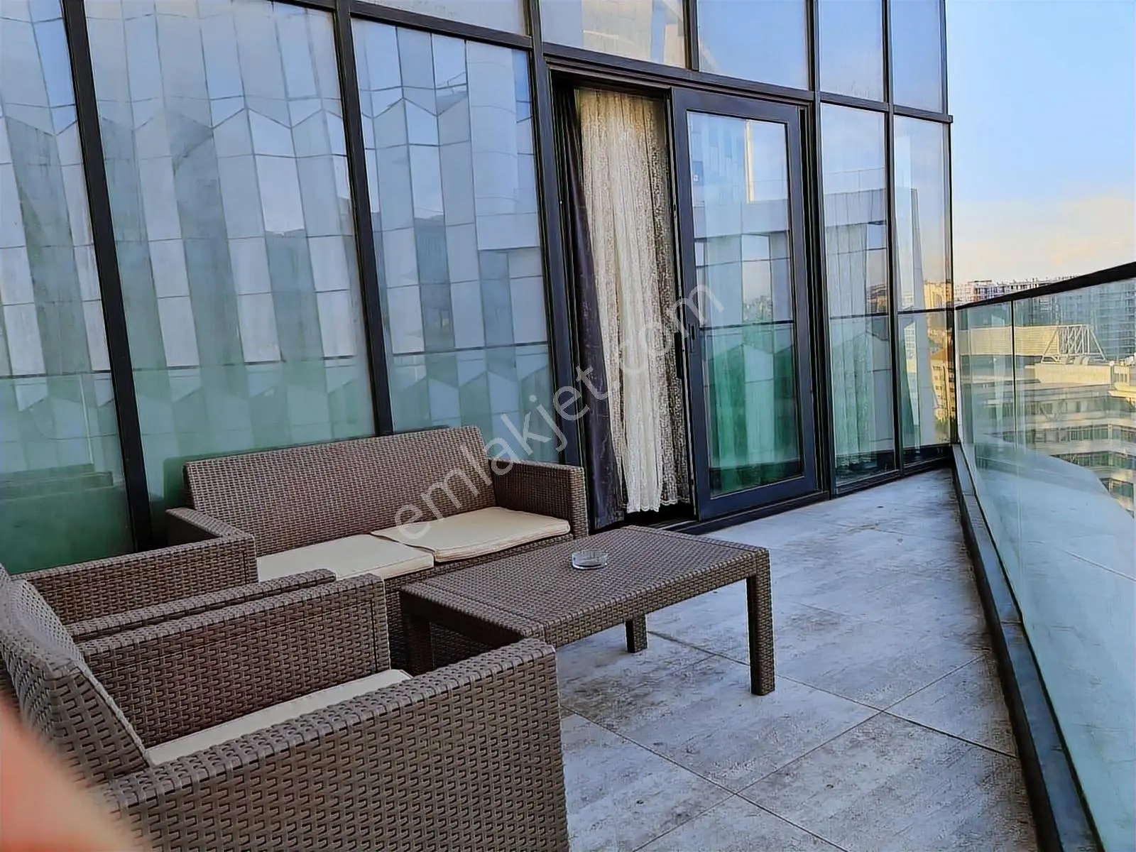 Emlak 72 'den Karat 34 Sitesinde 1+1 Balkonlu Satılık Daire — fotoğraf 9