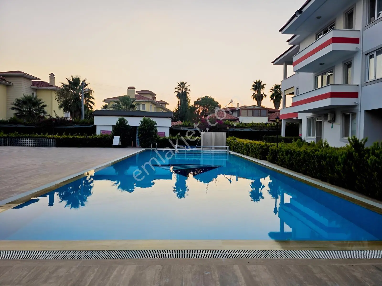 Havuzlu Sitede Eşyalı, Krediye Uygun, Orta Kat, Çift Balkon 2+1 — fotoğraf 3