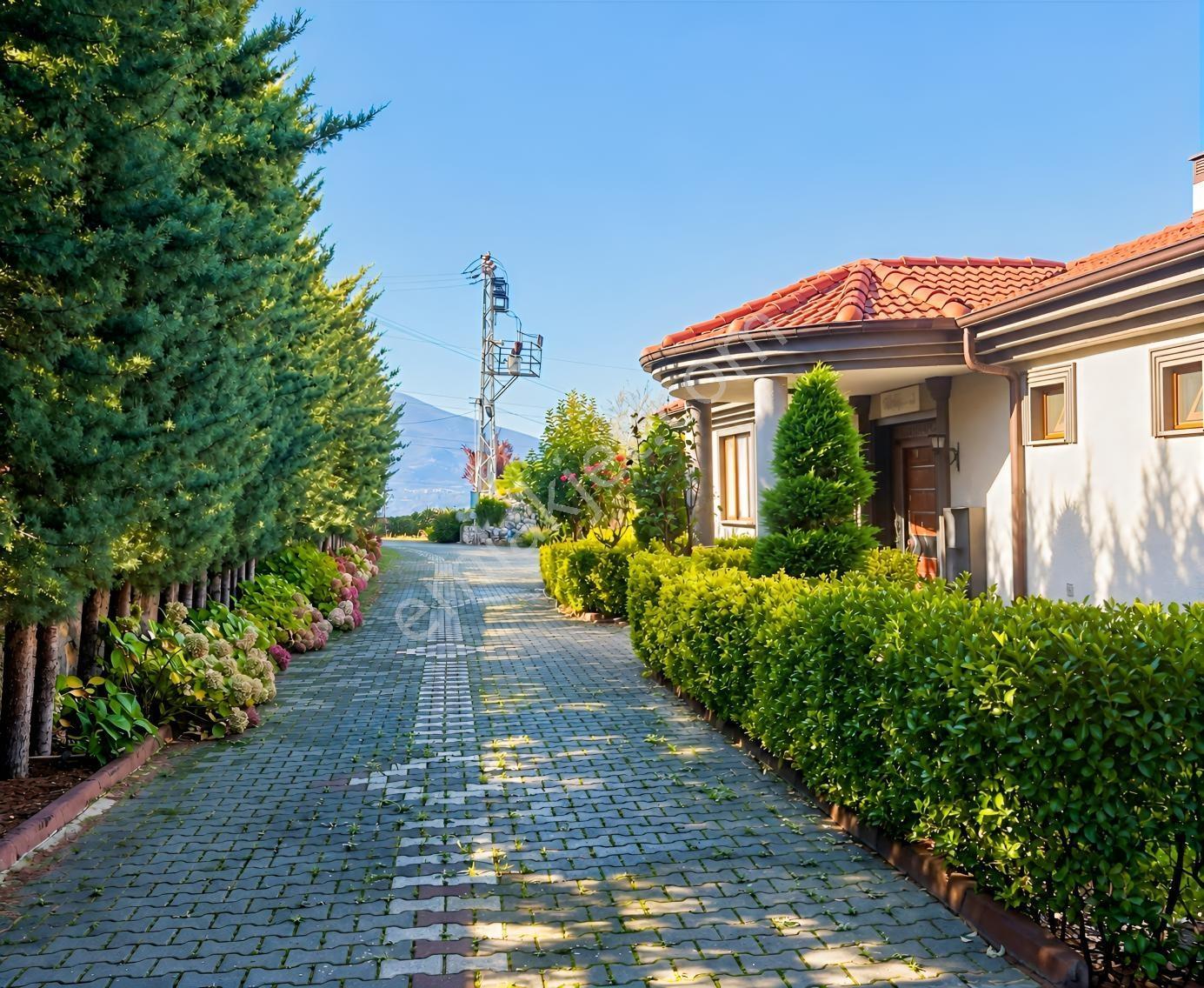 Bursa İnegöl'de, 2.666 M2 Alanda Bahçeli, 5+1 Satılık Villa — fotoğraf 2