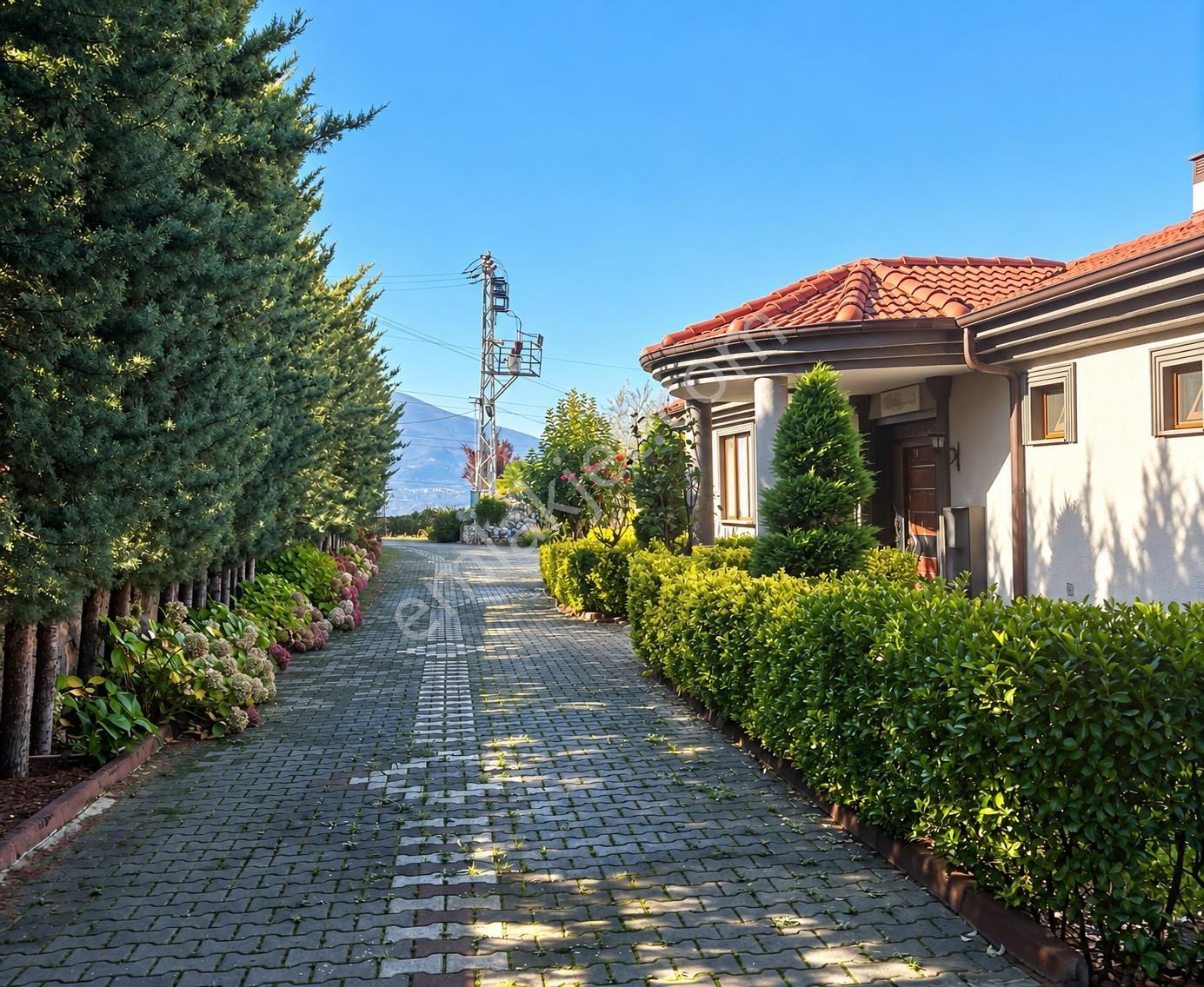 Bursa İnegöl'de, 2.666 M2 Alanda Bahçeli, 5+1 Satılık Villa — fotoğraf 3