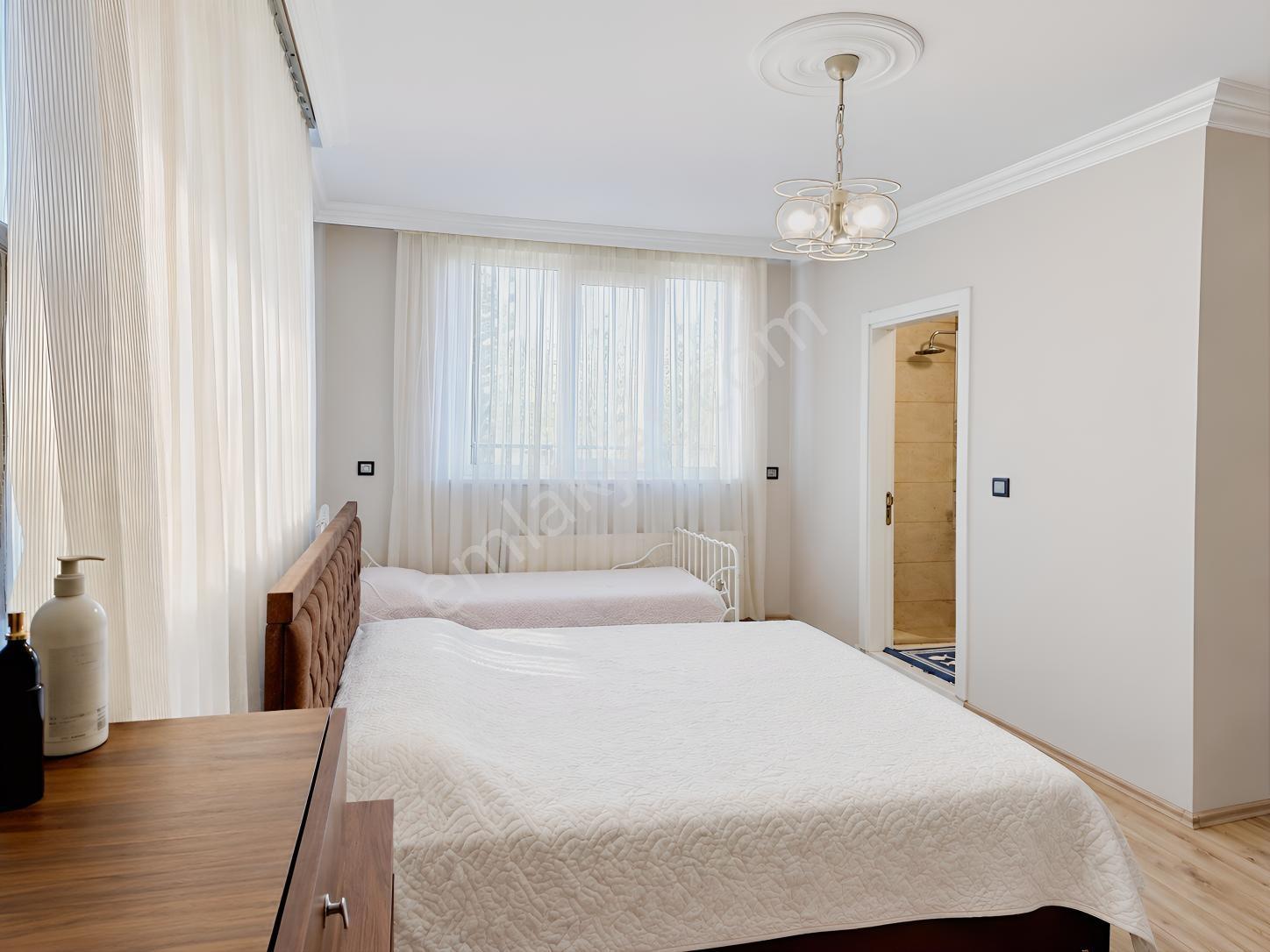 Bursa İnegöl'de, 2.666 M2 Alanda Bahçeli, 5+1 Satılık Villa — fotoğraf 6