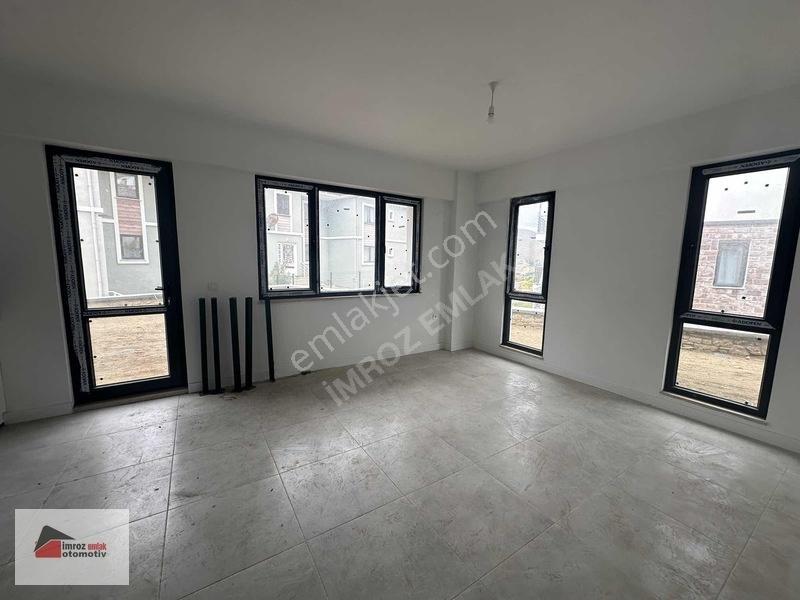 İmroz Emlak'tan Geniş Bahçeli 2+1 Sıfır Daire — fotoğraf 6