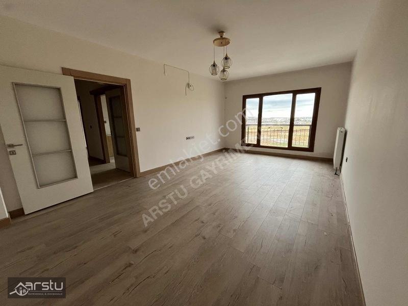 Arstu Gm.haliseden Örenli Tokide İçi Full Yapılı Satılık Ara Kat — fotoğraf 8