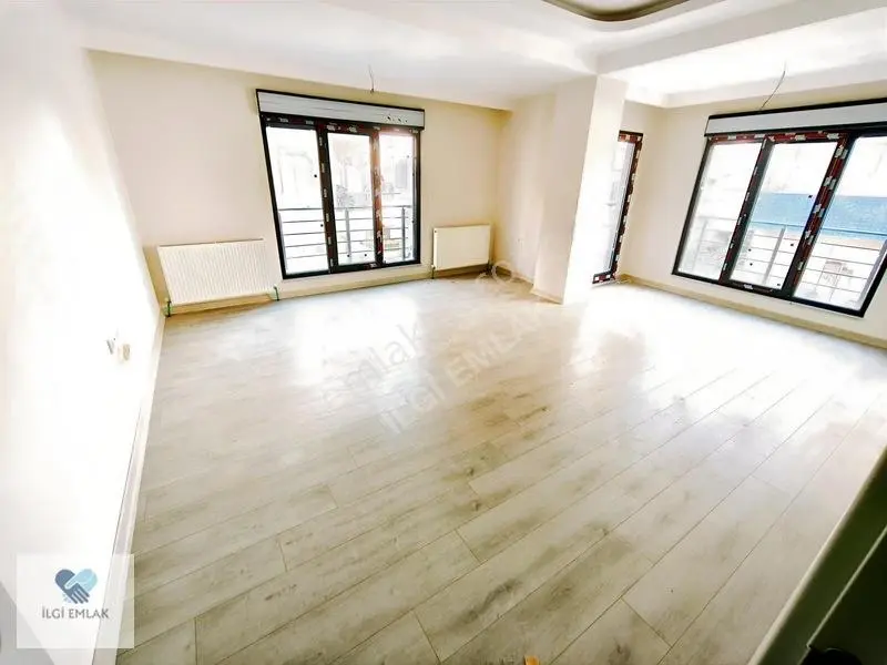 İstanbul Güngören Sanayi Mahallesi'nde Fırsar Sıfır Büyük 3+1 — fotoğraf 2
