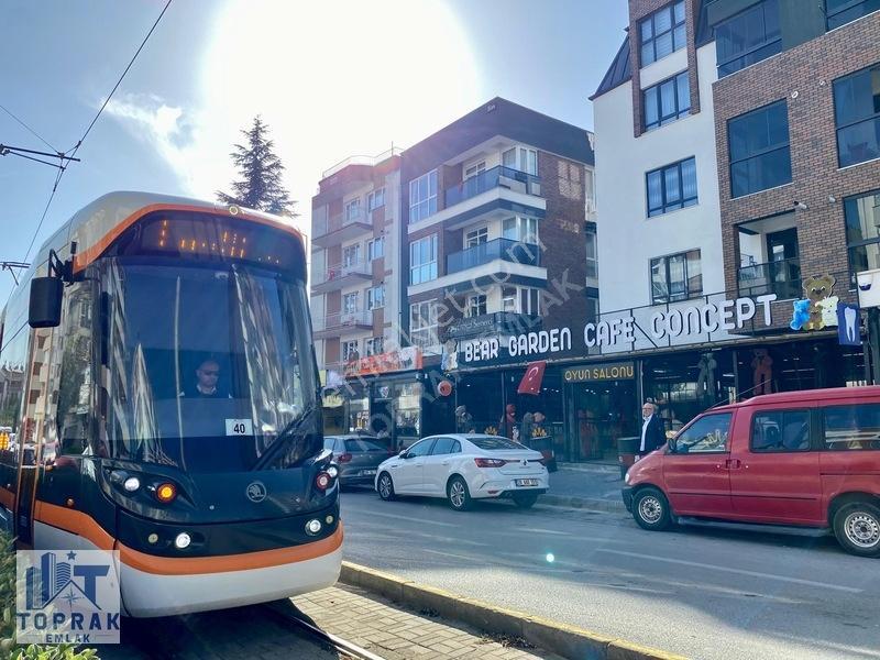 Toprak Emlak'Tan Cadde Üzeri / Ara Kat / Kiracılı / Satılık 1+1