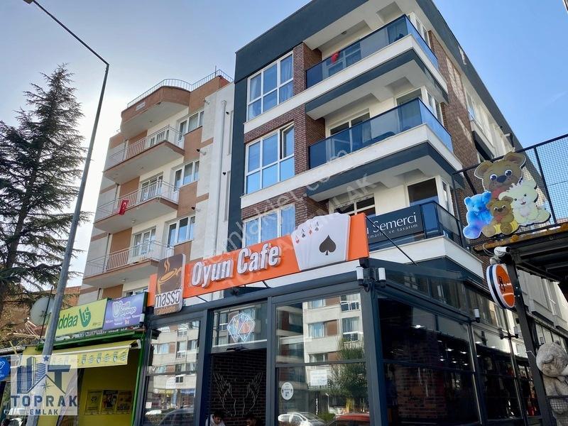 Toprak Emlak'tan Cadde Üzeri / Ara Kat / Kiracılı / Satılık 1+1 — fotoğraf 2