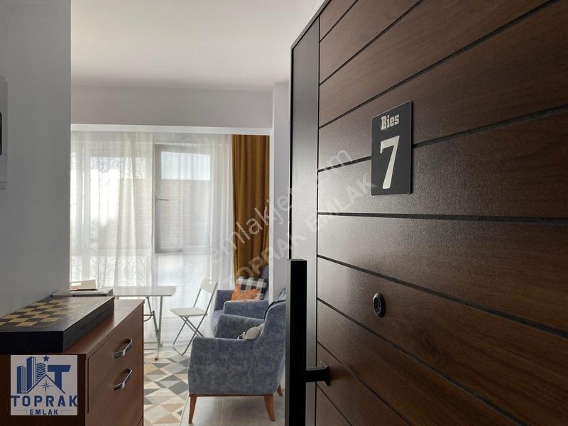 Toprak Emlak'tan Cadde Üzeri / Ara Kat / Kiracılı / Satılık 1+1 — fotoğraf 3