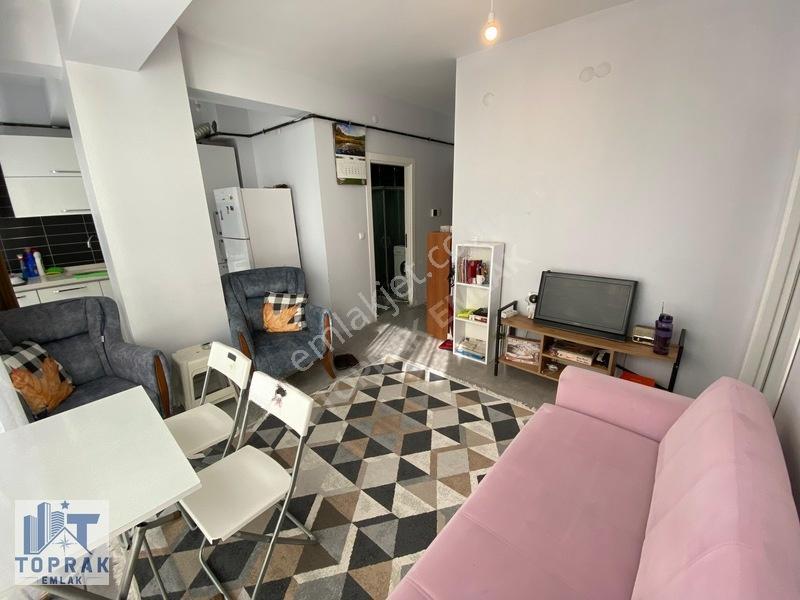 Toprak Emlak'tan Cadde Üzeri / Ara Kat / Kiracılı / Satılık 1+1 — fotoğraf 6