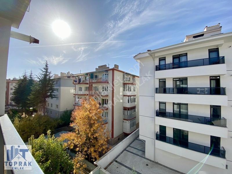 Toprak Emlak'tan Cadde Üzeri / Ara Kat / Kiracılı / Satılık 1+1 — fotoğraf 13