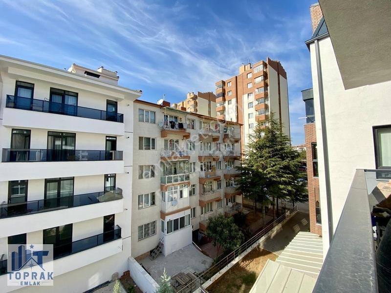 Toprak Emlak'tan Cadde Üzeri / Ara Kat / Kiracılı / Satılık 1+1 — fotoğraf 14