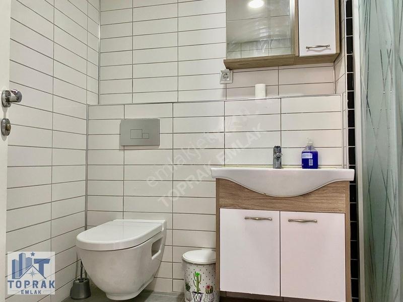 Toprak Emlak'tan Cadde Üzeri / Ara Kat / Kiracılı / Satılık 1+1 — fotoğraf 15