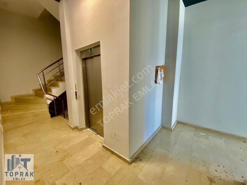 Toprak Emlak'tan Cadde Üzeri / Ara Kat / Kiracılı / Satılık 1+1 — fotoğraf 17