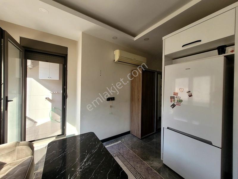 Sarısuda Yüzme Havuzlu Tek Bloklu Sitede 1+1 Eşyalı Satılık — fotoğraf 4