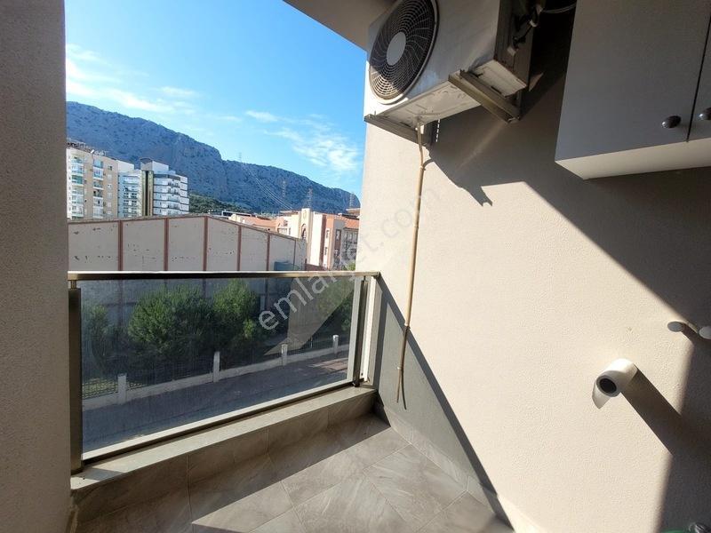 Sarısuda Yüzme Havuzlu Tek Bloklu Sitede 1+1 Eşyalı Satılık — fotoğraf 11