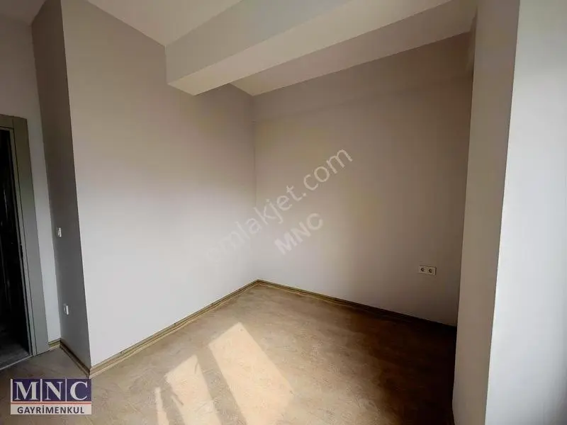 Göztepe'de Yüksek Tavanlı Satılık 2+1 Daire — fotoğraf 7