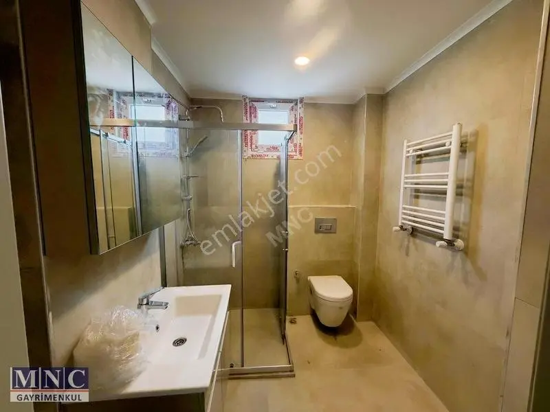 Göztepe'de Yüksek Tavanlı Satılık 2+1 Daire — fotoğraf 9