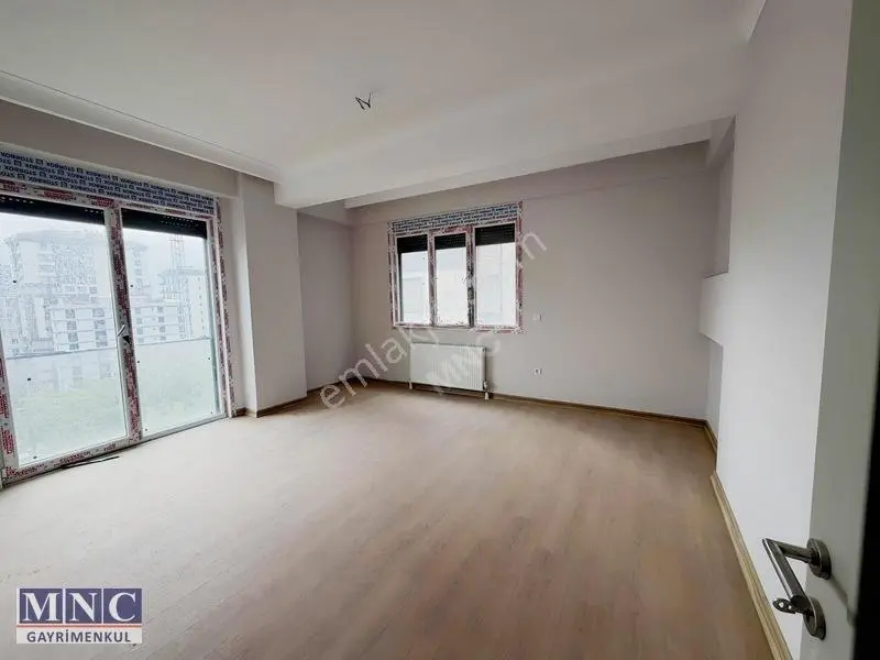 Göztepe'de Yüksek Tavanlı Satılık 2+1 Daire — fotoğraf 13