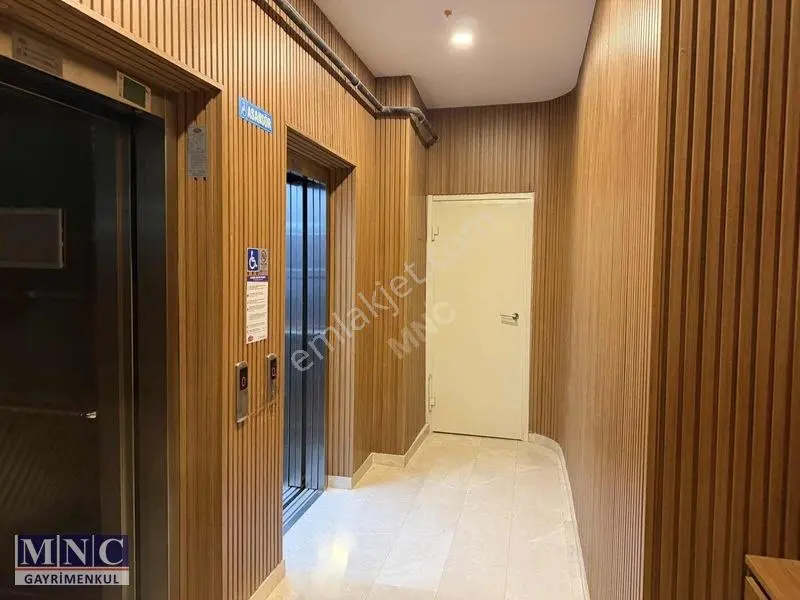 Göztepe'de Yüksek Tavanlı Satılık 2+1 Daire — fotoğraf 17