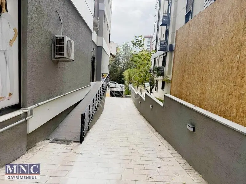Göztepe'de Yüksek Tavanlı Satılık 2+1 Daire — fotoğraf 19