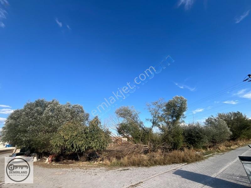 Demirland'Dan Satılık Parmakören'De 3940M² İmara Yakın Tarla